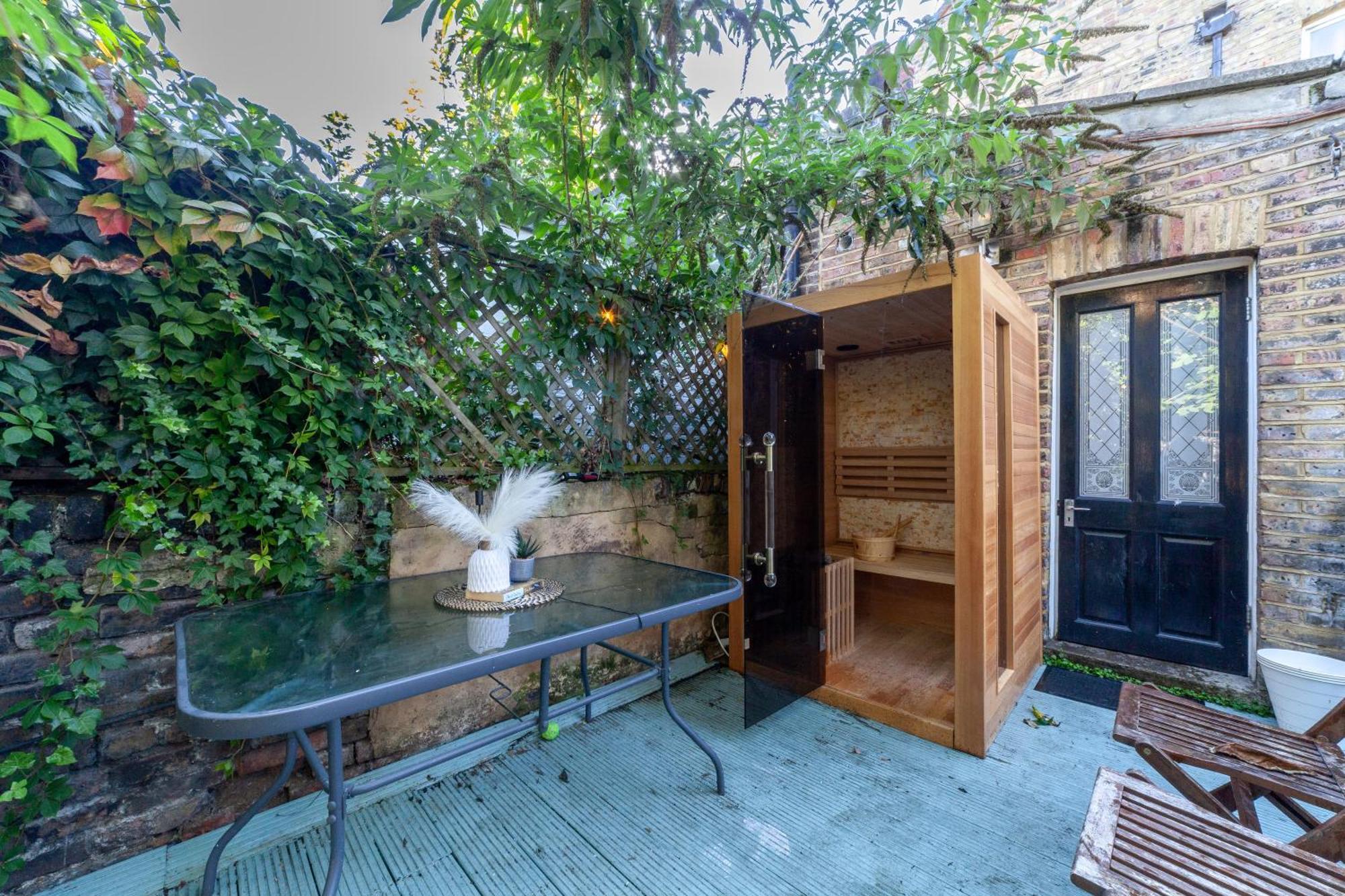 Double Room W/Projector & Garden Hot Tub London Eksteriør billede